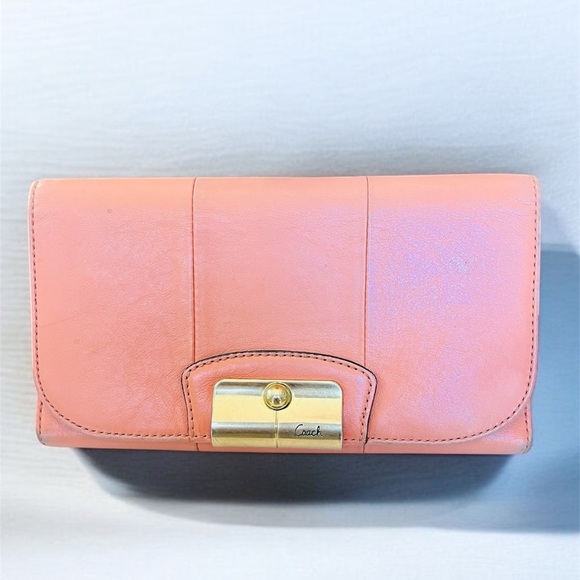 Coach Elegant Peach Smooth Leather Clutch/Wallet w/Gold-Tone Hardware (GUC) - Picture 5 of 10